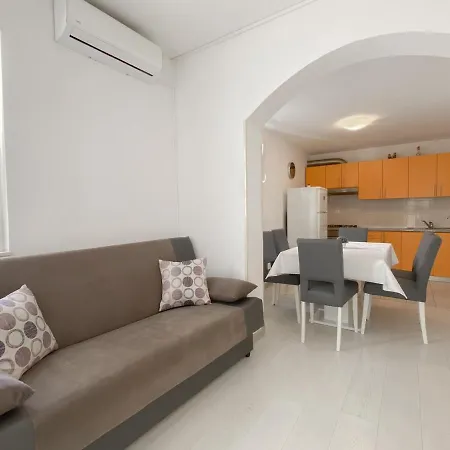 Apartment With A Parking Space - 21333 Makarska